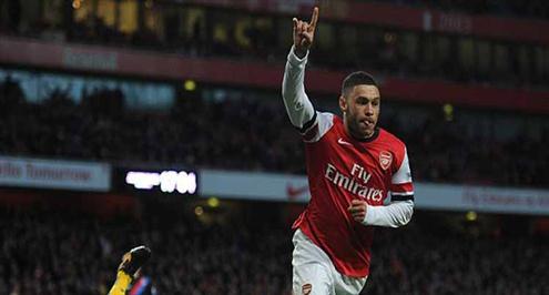 تشمبرلين ينسى أحزانه ويقود أرسنال للصدارة بثنائية أمام كريستال بالاس